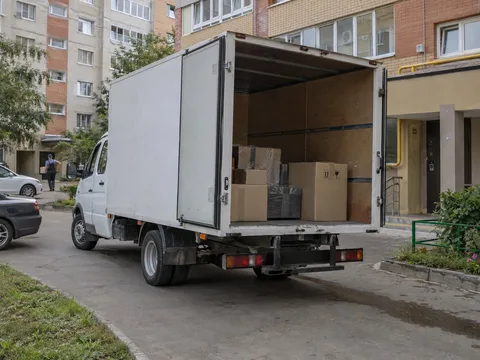 Грузовой автомобиль · 1,5 т — перевозчик Переезды и доставки с грузчиками, Казань